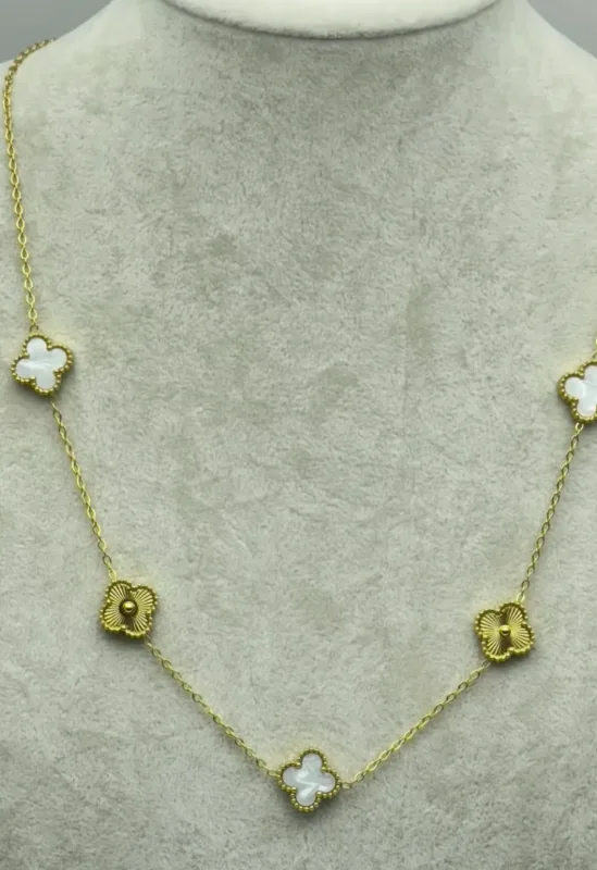 Çelik Gold ve Beyaz Yonca Kolye