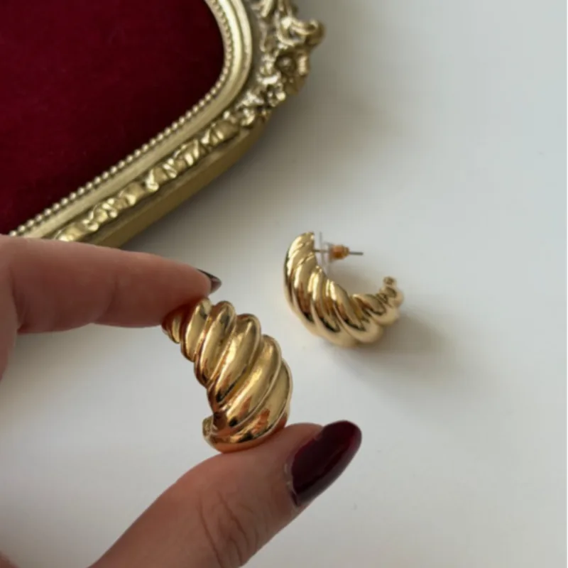 Tırtıl Model Gold Küpe